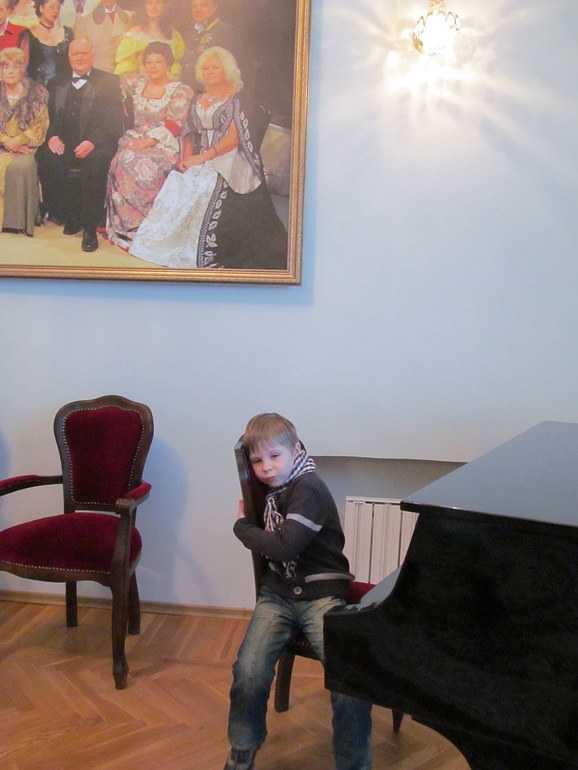 Теперь мы театралы)))