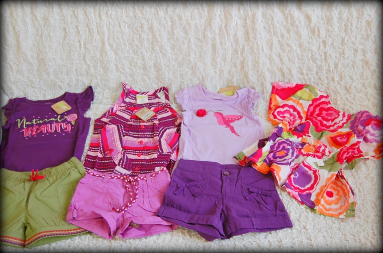 Это болезнь или ребенок одет на год вперёд)))))