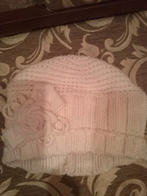 продам очень красивую женскую шапку 1500 руб