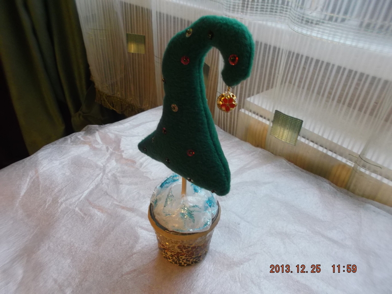 И у меня сшилась ёлочка)