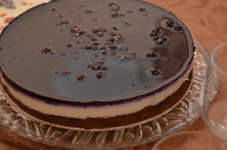 Чернично-панакотовый тортик