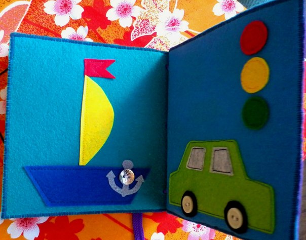 Первая книжка-малышка из фетра.
