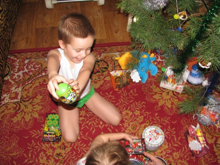 Спасибо Феям! Детки получили конфетки утром 1 января)))