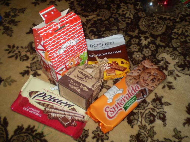 Подарочек  от  нашей  Снегурочки