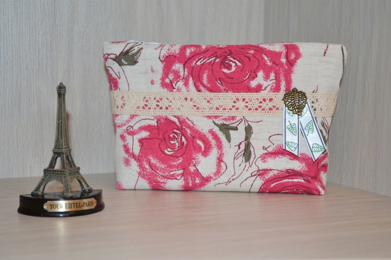 Есть у женщины вещичка - чудо-сумка - косметичка!