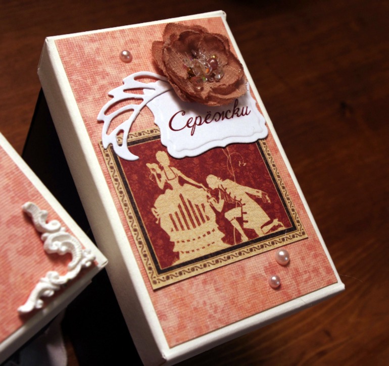 шкатулка для украшений.