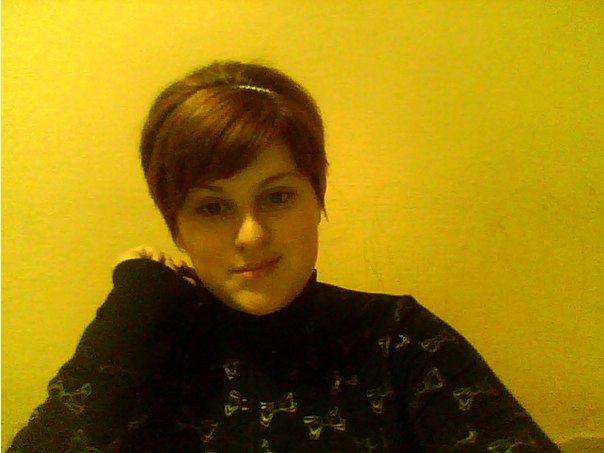 постриглась, покрасилась)))