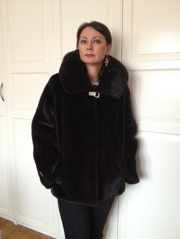 Продам шубу, мех black lama, Греция. Р-р 44 - 46  Цена 40 тыс