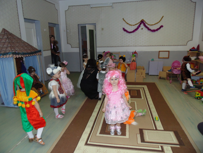 А у нас сегодня в саду , Новогодний утренник !!! ))) ... и любимая наша - Кукла Милаша )))