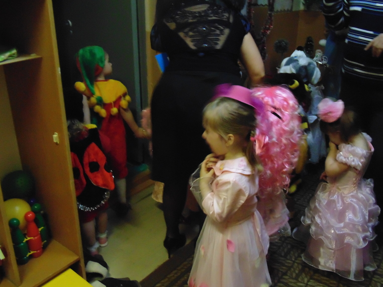 А у нас сегодня в саду , Новогодний утренник !!! ))) ... и любимая наша - Кукла Милаша )))