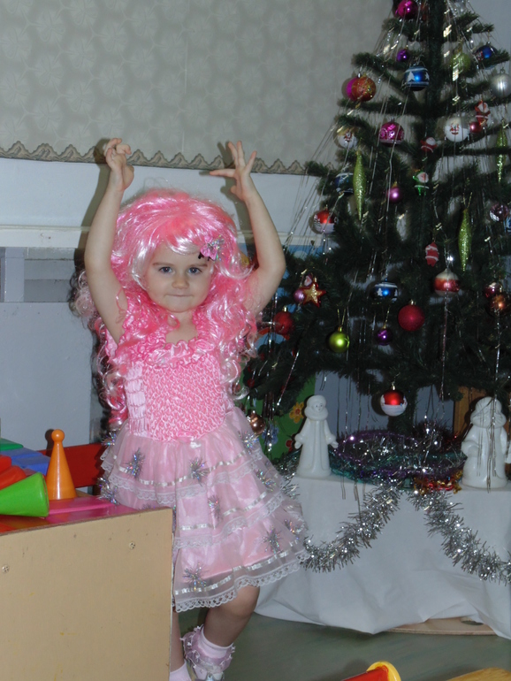 А у нас сегодня в саду , Новогодний утренник !!! ))) ... и любимая наша - Кукла Милаша )))