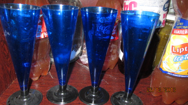 отдам пластиковые фужеры