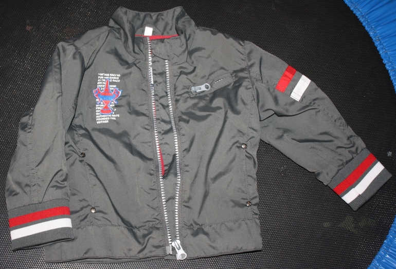 Свитер хлопковый, ветровка, лонгслив, рубашка. Всё по 200 руб.