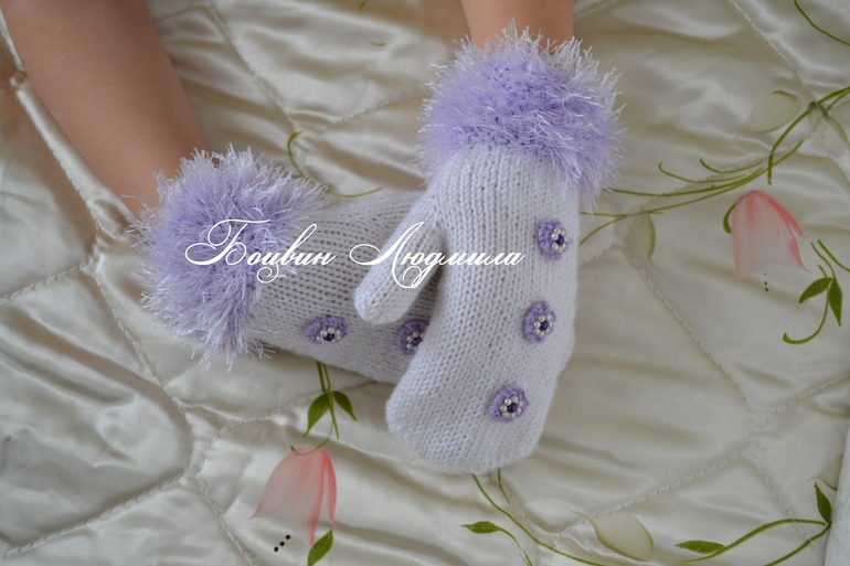 Варежки "Снежные цветы"