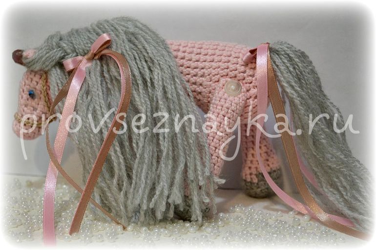 Розовая лошадка