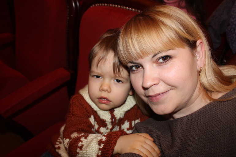 Наша первая елка в театре))