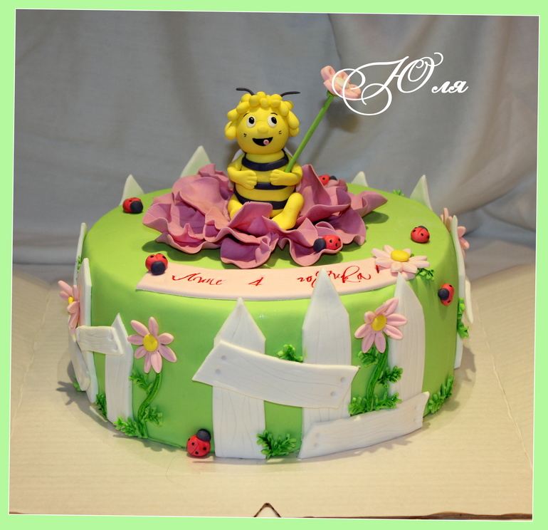 Там пчелка Майя живет.......