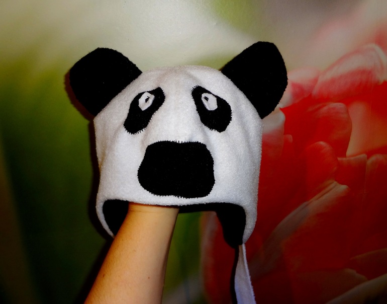 Шапка-панда.