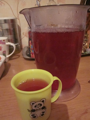 Морс из брусники с мёдом.