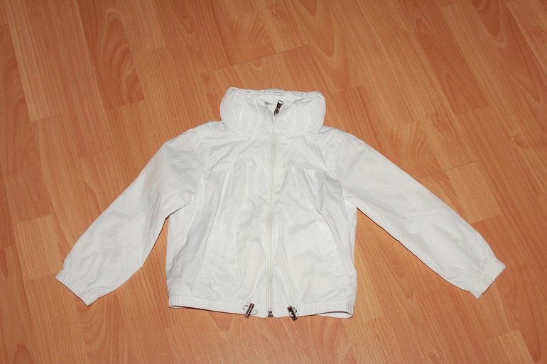 Очень много вещей. Zara, Akkon, Adidas,Pelikan, Desalitto, Войчек, Mayoral, Мазекея, Da da....и.т.д