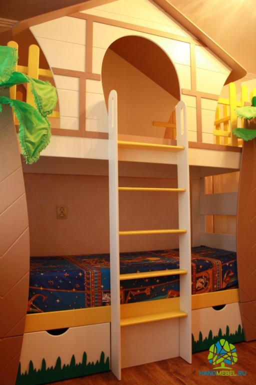 А еще есть у нас вот такая кровать-бунгало на продажу!