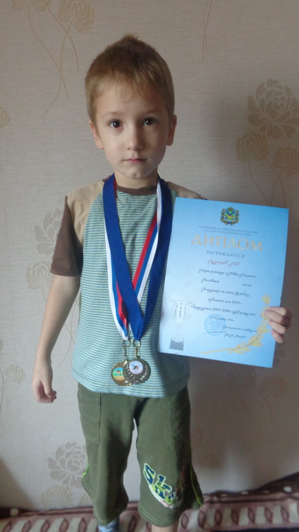 Наш старший футболист)