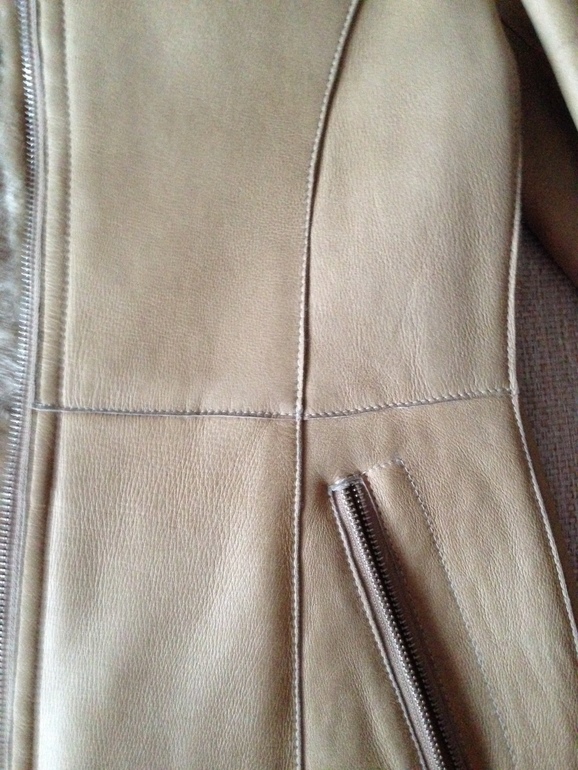 Женская дубленка 42 размер. Удобная и теплая.