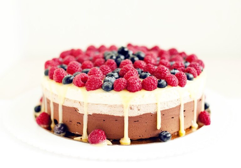 Три шоколада с фруктами