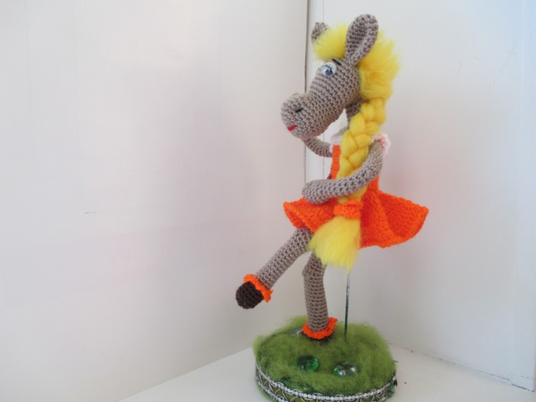 Лошадка балеринка Лола