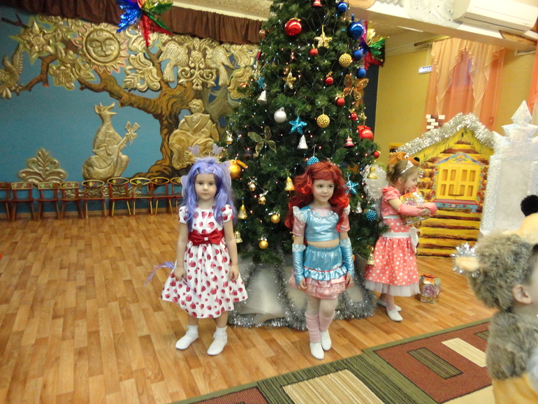 Мы на утреннике (много фото)