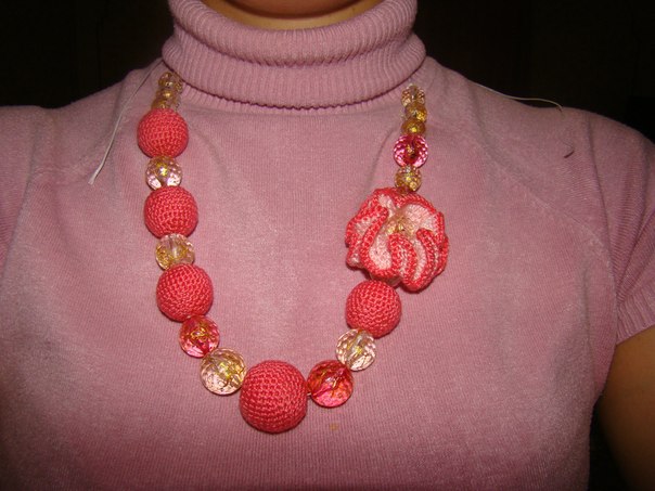 Вот эти бусики тоже связаны на подарки...