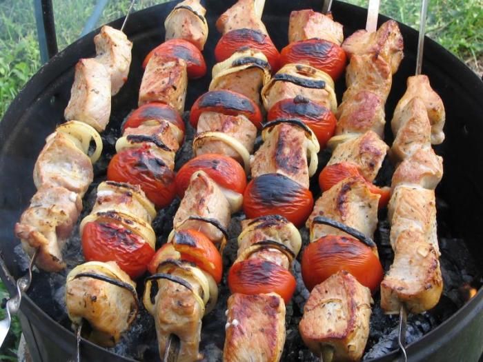 А шашлычок под коньячок вкусно очень)))