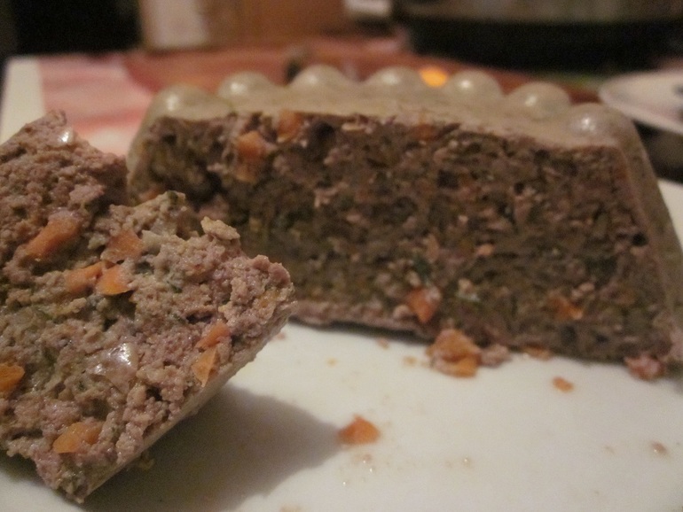 Паровое суфле из печени с овощами и зеленью.