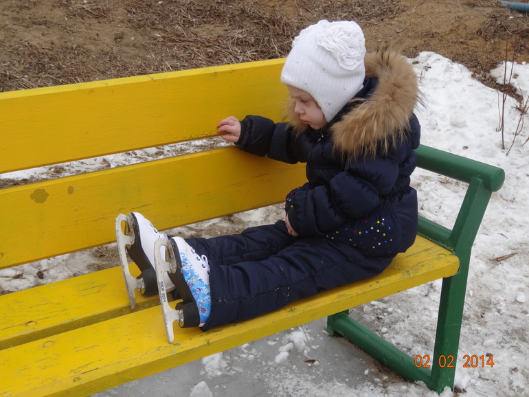 Мой котеночек сегодня впервые встала на коньки!!!