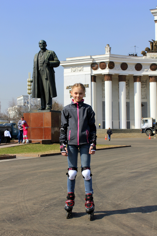 На ВДНХ на роликах.
