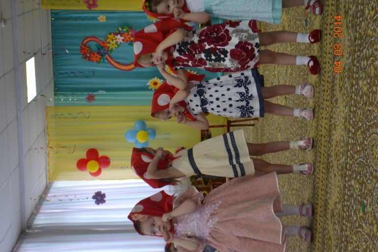 Первый ВОСЬМИМАРТОВСКИЙ утренник в саду)