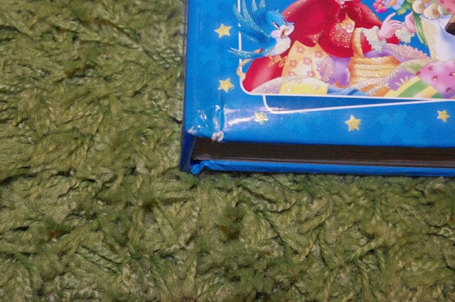 Продам книжки и кукольную мебель
