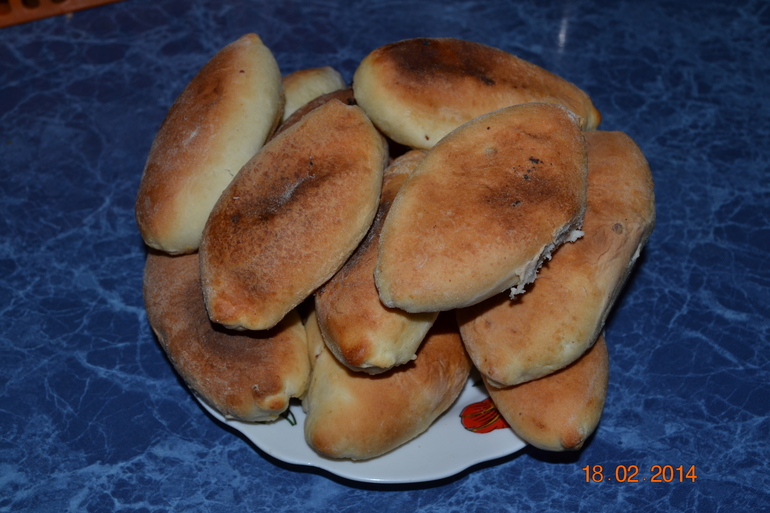 Пирожки с мясом))
