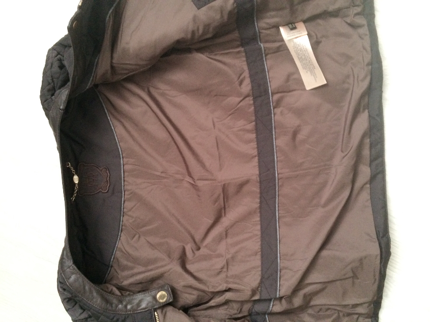 Красивая и стильная курточка цвет шоколад  "Massimo Dutti " раз.М цена 5500 почта!!!