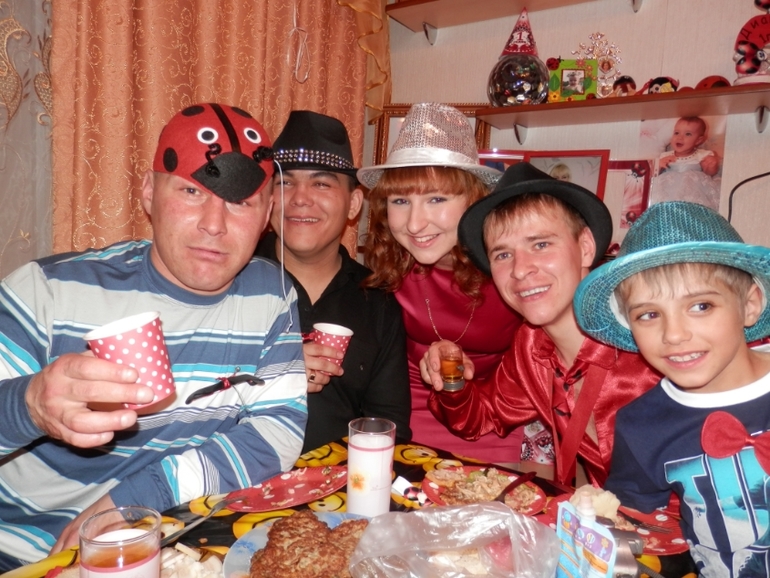 Празднование красно - черного годовасия часть 2!!!!