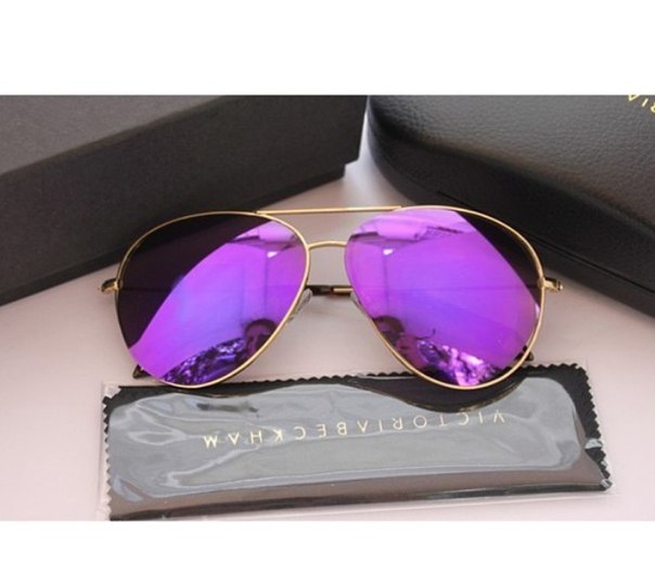 Victoria Beckham  5800р НОвые чехлы коробки! Продам!