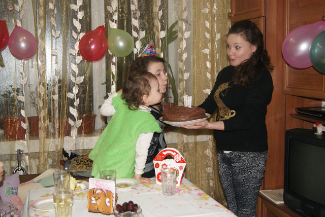 СНЕЖКИН ДЕНЬ РОЖДЕНИЕ)))
