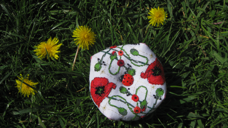 Бискорню "Poppy Paperweight" Faby Reilly