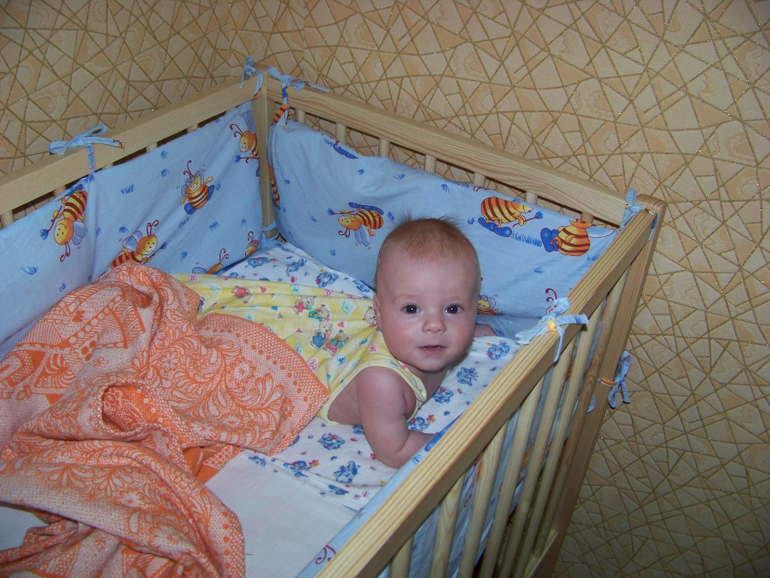 Продам кроватку с матрасом