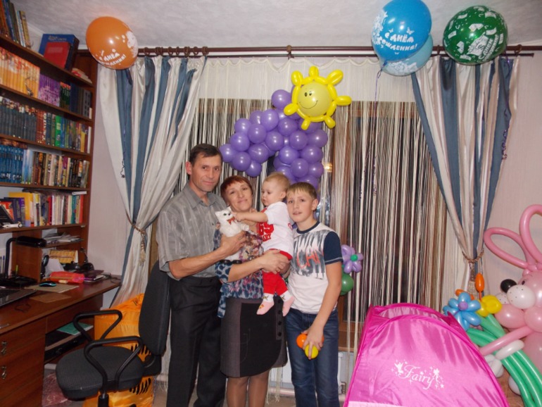 Наш Годик)))