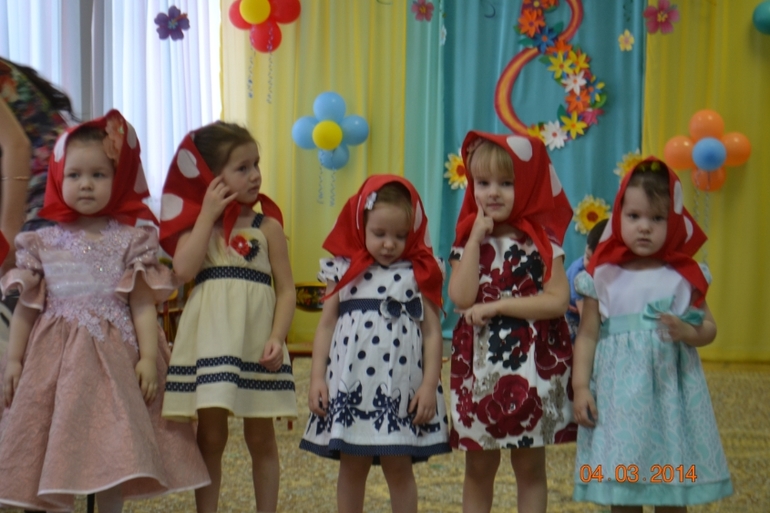 Первый ВОСЬМИМАРТОВСКИЙ утренник в саду)