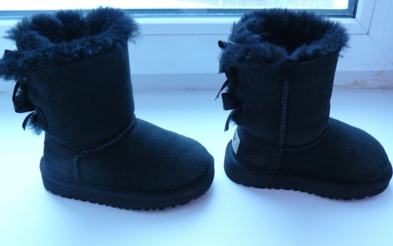 Ugg Оригинал р 25 Цена 2000!!! Почта за мой счет!!!