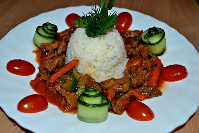 ПРОСТО ВКУСНЫЙ ГУЛЯШ)