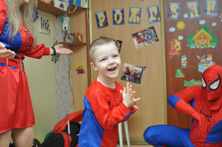 Фото человек паук и мои именниники