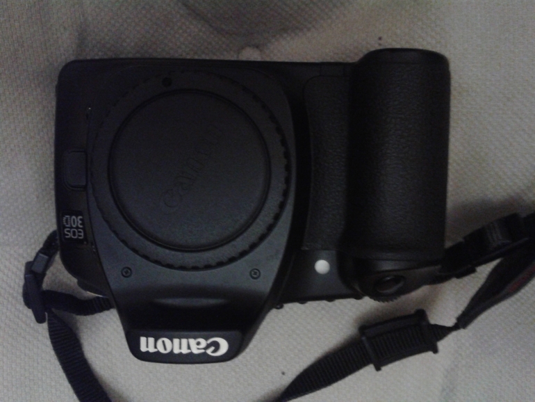 Зеркальная цифровая фотокамера CANON EOS 30D !!!!8000 рублей!Люберцы!